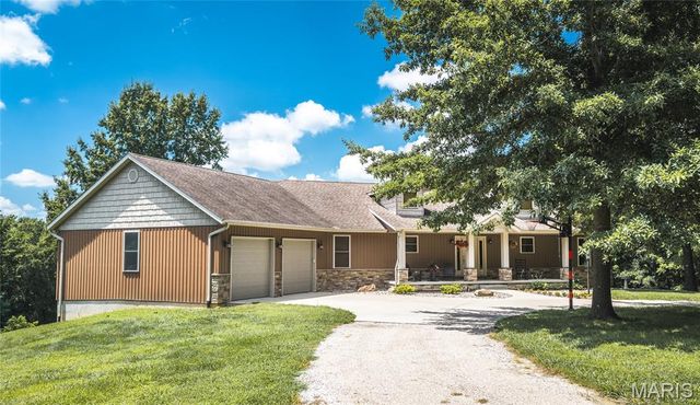 33701 Crystal Lake Road, Brighton, IL 62012