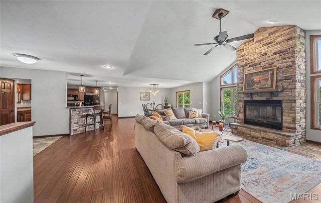 33701 Crystal Lake Road, Brighton, IL 62012
