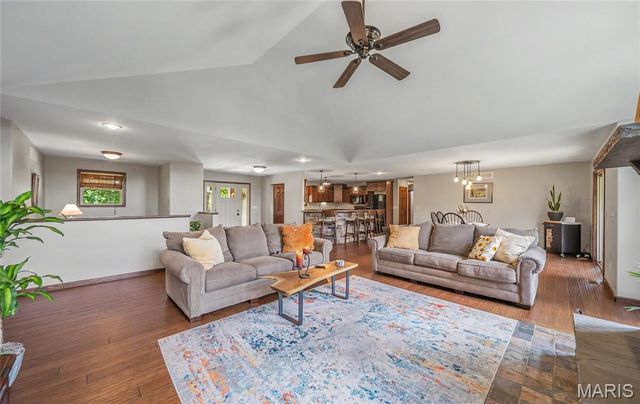 33701 Crystal Lake Road, Brighton, IL 62012