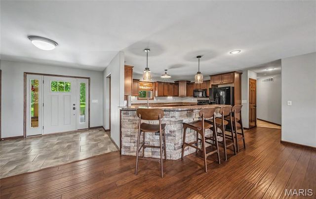 33701 Crystal Lake Road, Brighton, IL 62012