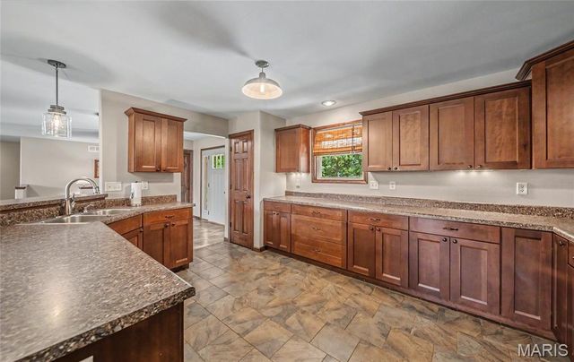 33701 Crystal Lake Road, Brighton, IL 62012