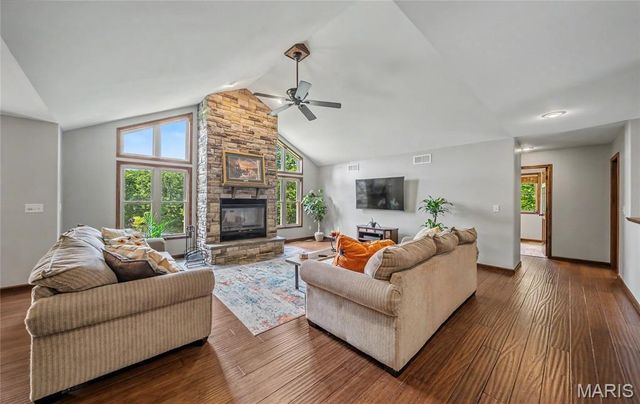 33701 Crystal Lake Road, Brighton, IL 62012