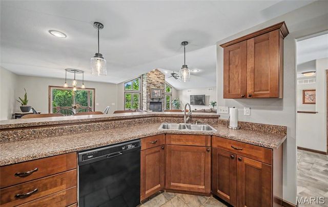 33701 Crystal Lake Road, Brighton, IL 62012