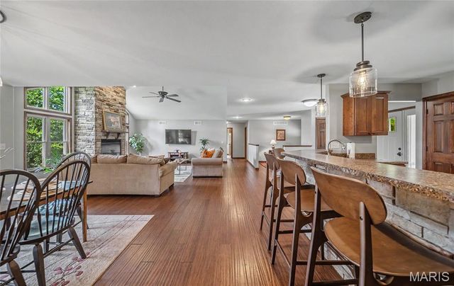 33701 Crystal Lake Road, Brighton, IL 62012