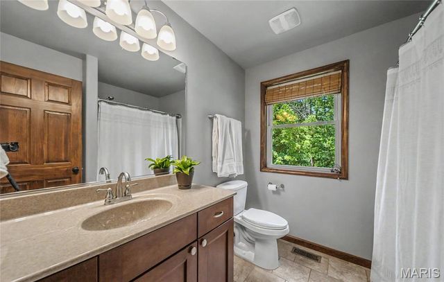 33701 Crystal Lake Road, Brighton, IL 62012