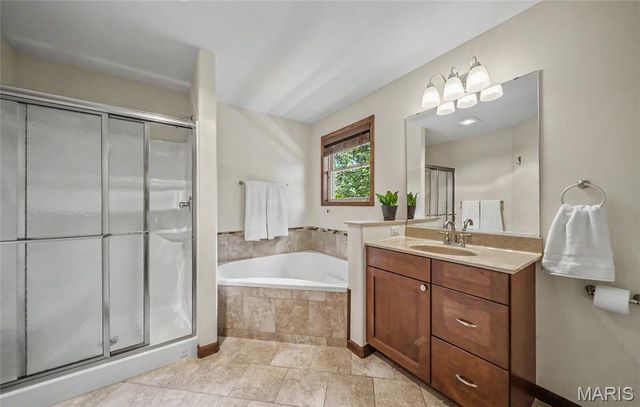 33701 Crystal Lake Road, Brighton, IL 62012