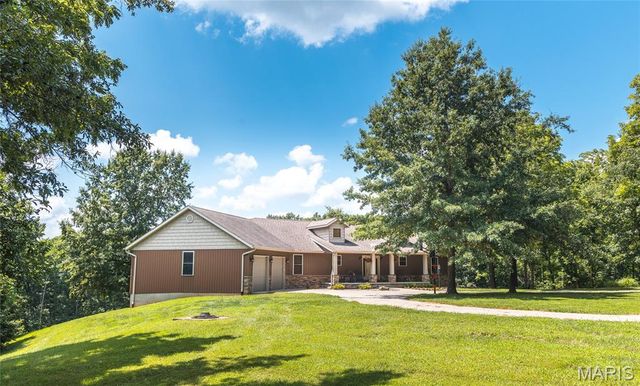 33701 Crystal Lake Road, Brighton, IL 62012
