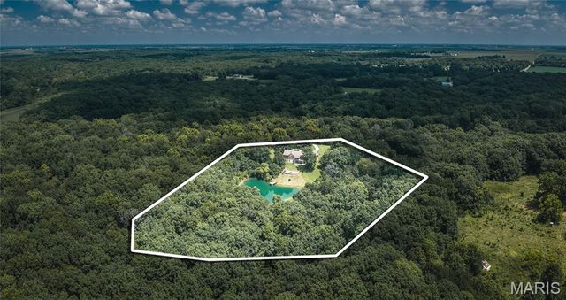 33701 Crystal Lake Road, Brighton, IL 62012