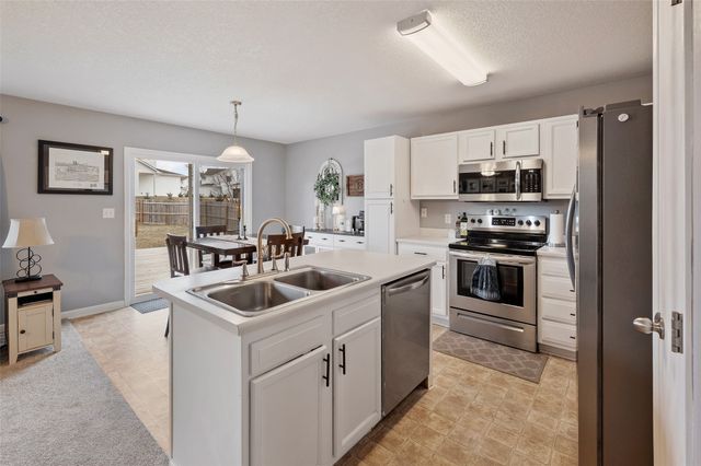 2833 Brockway Drive, Des Moines, IA 50320