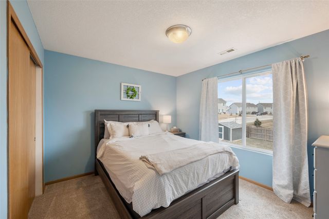 2833 Brockway Drive, Des Moines, IA 50320