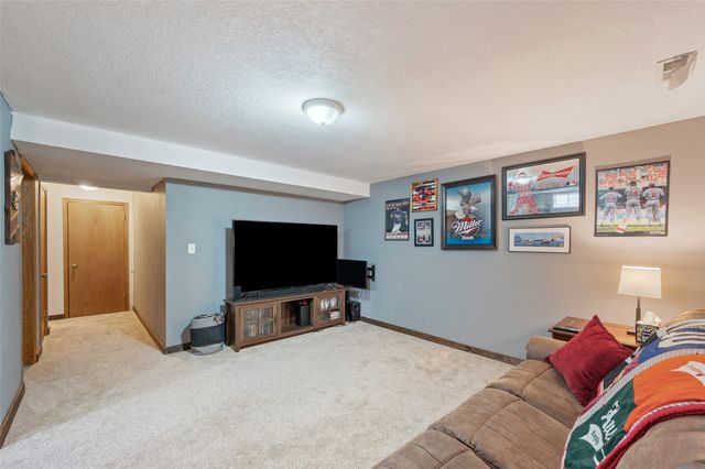 2833 Brockway Drive, Des Moines, IA 50320