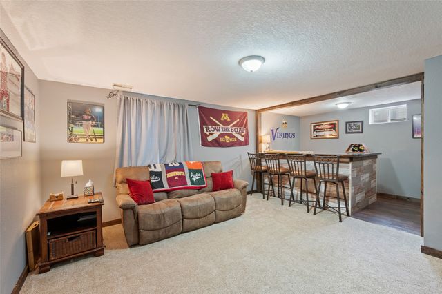 2833 Brockway Drive, Des Moines, IA 50320