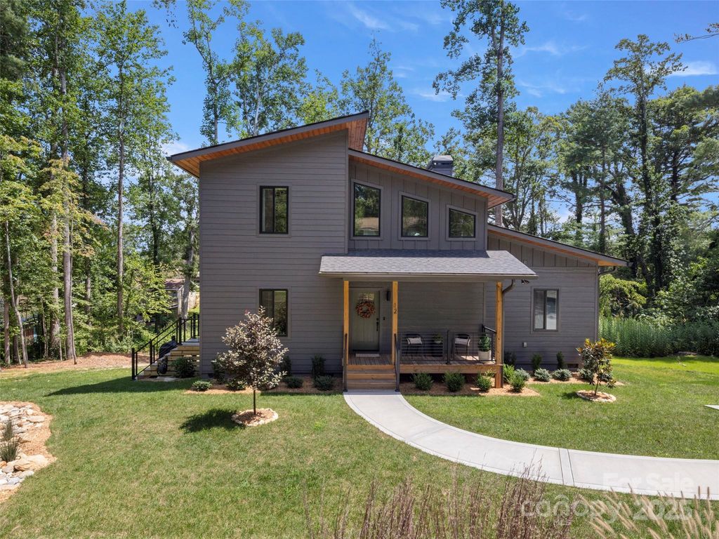 12 Wells Avenue, Hendersonville, NC 28739