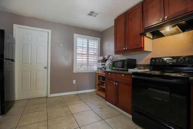 3704 Willow, Sacramento, CA 95838