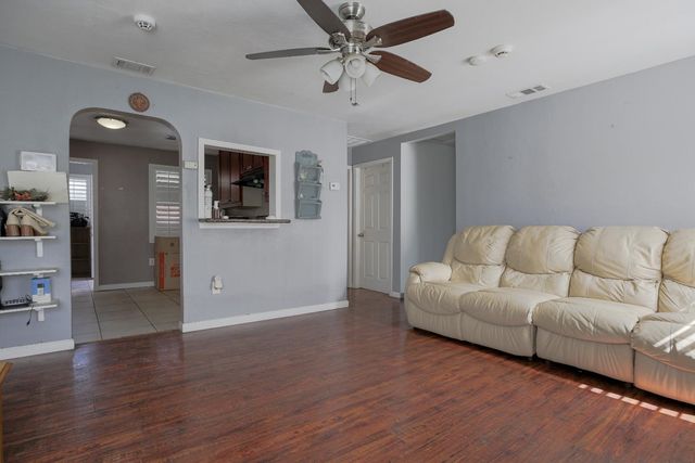 3704 Willow, Sacramento, CA 95838