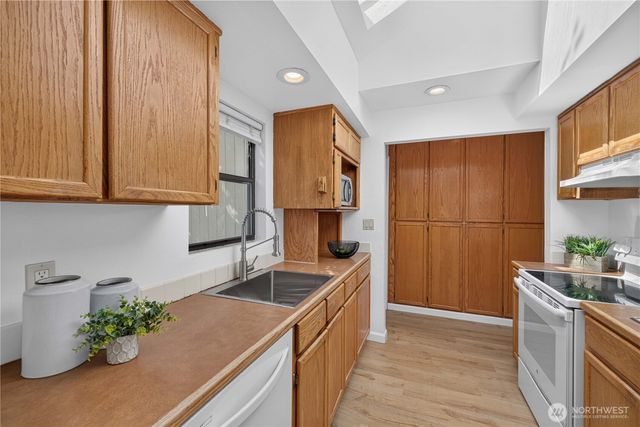 3310 SW 104th Street, Seattle, WA 98146
