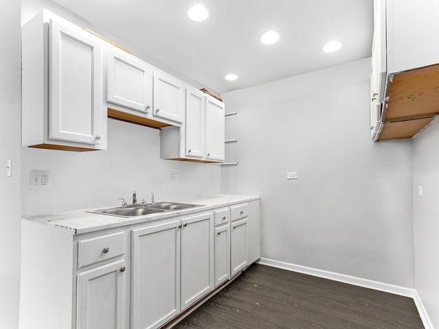 9209 S Woodlawn Avenue, Chicago, IL 60619