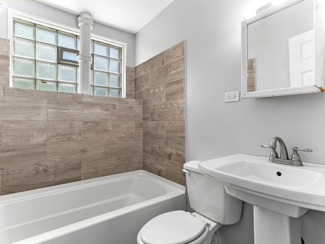 9209 S Woodlawn Avenue, Chicago, IL 60619