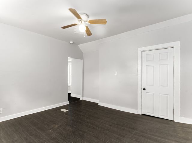 9209 S Woodlawn Avenue, Chicago, IL 60619