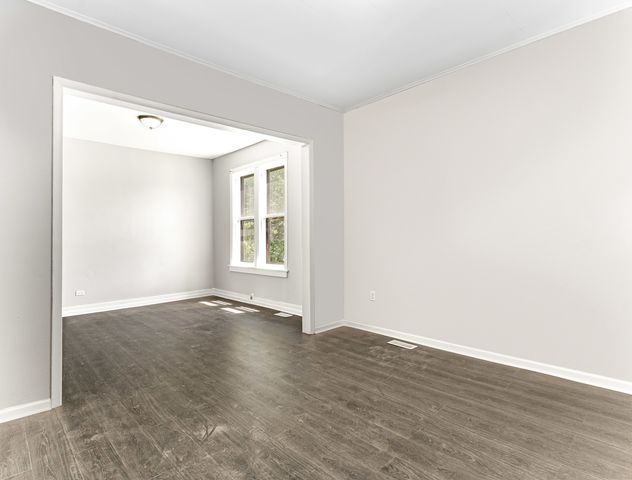 9209 S Woodlawn Avenue, Chicago, IL 60619