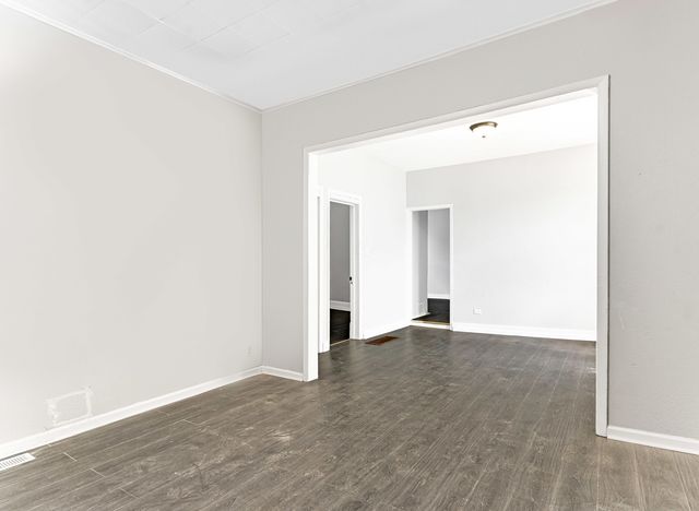 9209 S Woodlawn Avenue, Chicago, IL 60619