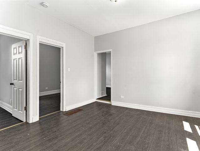 9209 S Woodlawn Avenue, Chicago, IL 60619
