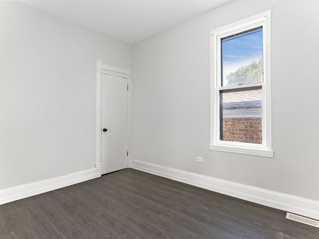 9209 S Woodlawn Avenue, Chicago, IL 60619