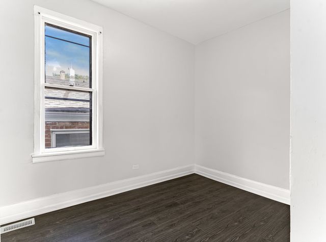 9209 S Woodlawn Avenue, Chicago, IL 60619