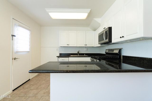 20224 Cohasset Street 9, Winnetka, CA 91306