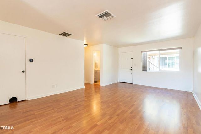 20224 Cohasset Street 9, Winnetka, CA 91306