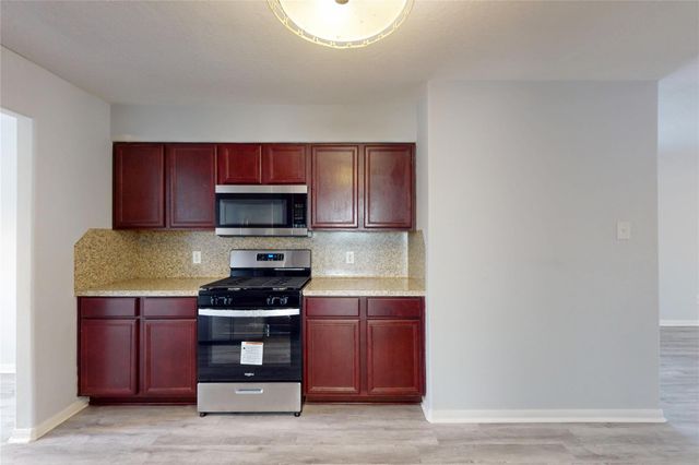 9877 Lace Flower Way, Conroe, TX 77385