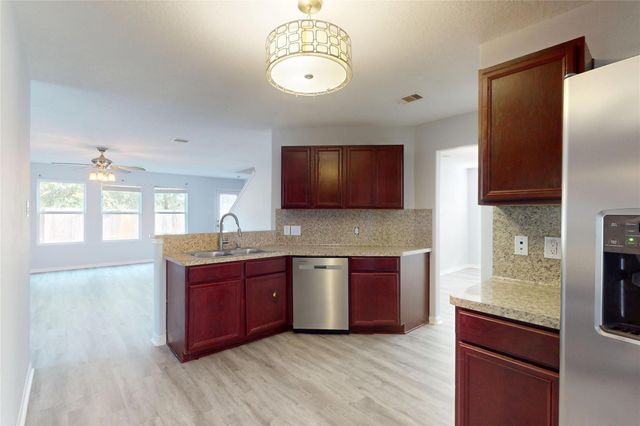 9877 Lace Flower Way, Conroe, TX 77385