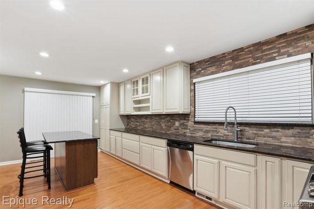 21370 Carlton Drive, Macomb, MI 48044