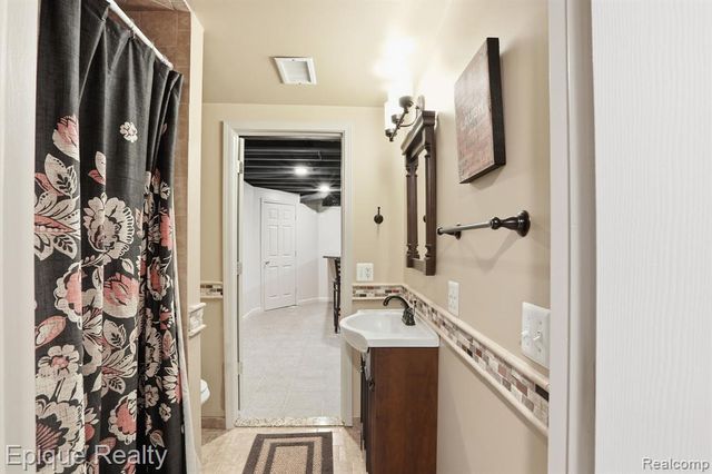 21370 Carlton Drive, Macomb, MI 48044