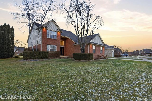 21370 Carlton Drive, Macomb, MI 48044