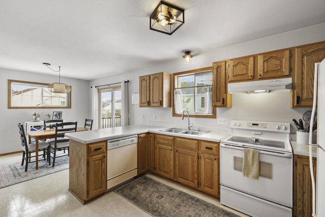 5121 Ridge Oak Drive, Madison, WI 53704