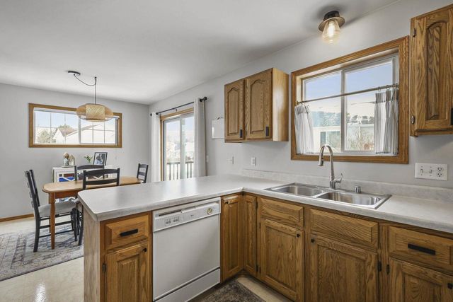 5121 Ridge Oak Drive, Madison, WI 53704