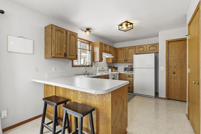 5121 Ridge Oak Drive, Madison, WI 53704