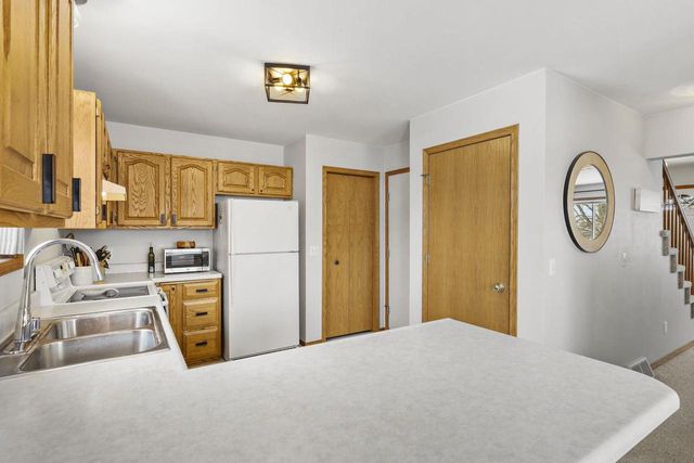 5121 Ridge Oak Drive, Madison, WI 53704