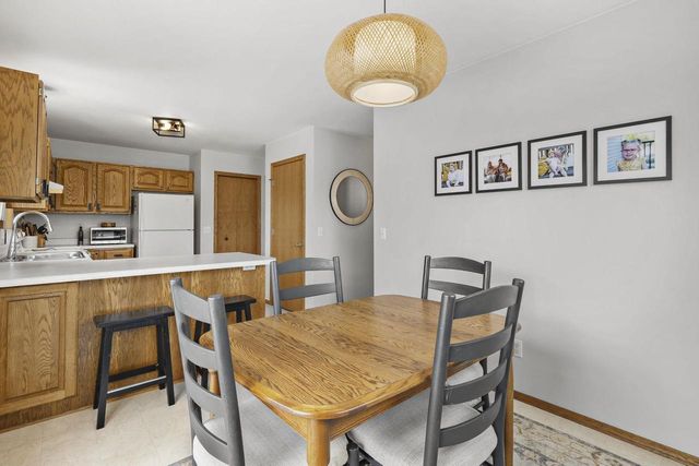 5121 Ridge Oak Drive, Madison, WI 53704