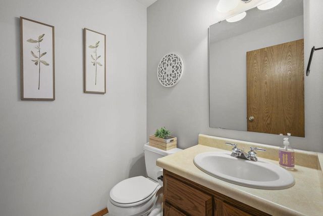 5121 Ridge Oak Drive, Madison, WI 53704