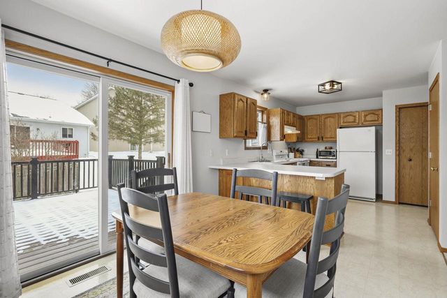 5121 Ridge Oak Drive, Madison, WI 53704