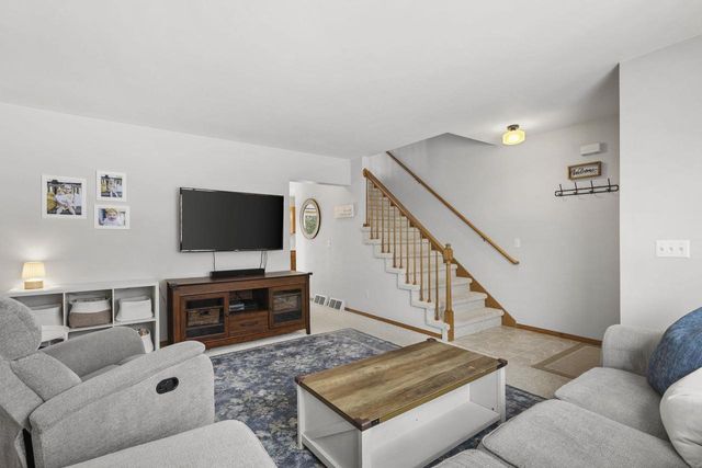 5121 Ridge Oak Drive, Madison, WI 53704