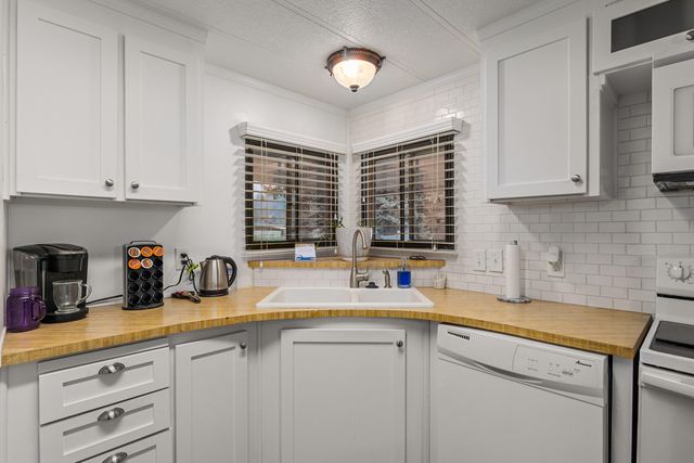 1113 Lee Roze Lane, Grants Pass, OR 97527