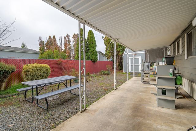 1113 Lee Roze Lane, Grants Pass, OR 97527