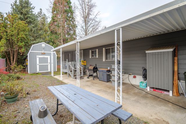 1113 Lee Roze Lane, Grants Pass, OR 97527