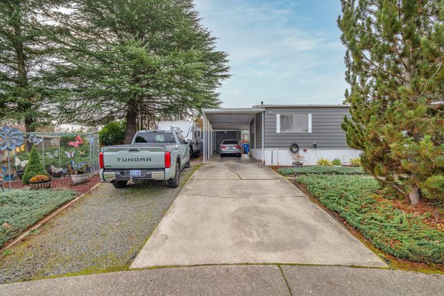 1113 Lee Roze Lane, Grants Pass, OR 97527