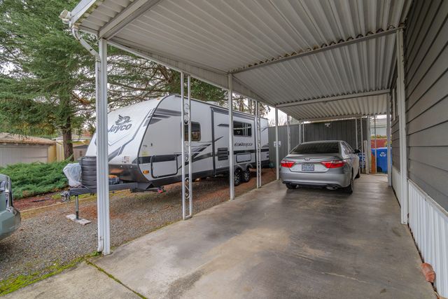 1113 Lee Roze Lane, Grants Pass, OR 97527