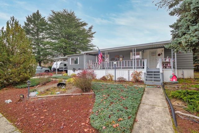 1113 Lee Roze Lane, Grants Pass, OR 97527