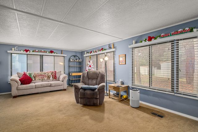 1113 Lee Roze Lane, Grants Pass, OR 97527